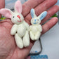 🔥Le meilleur cadeau de Pâques - ACHETEZ-EN 1, OBTENEZ-EN 1 GRATUITEMENT !!🎁🐇Petite peluche lapin momie dans une boîte métallique